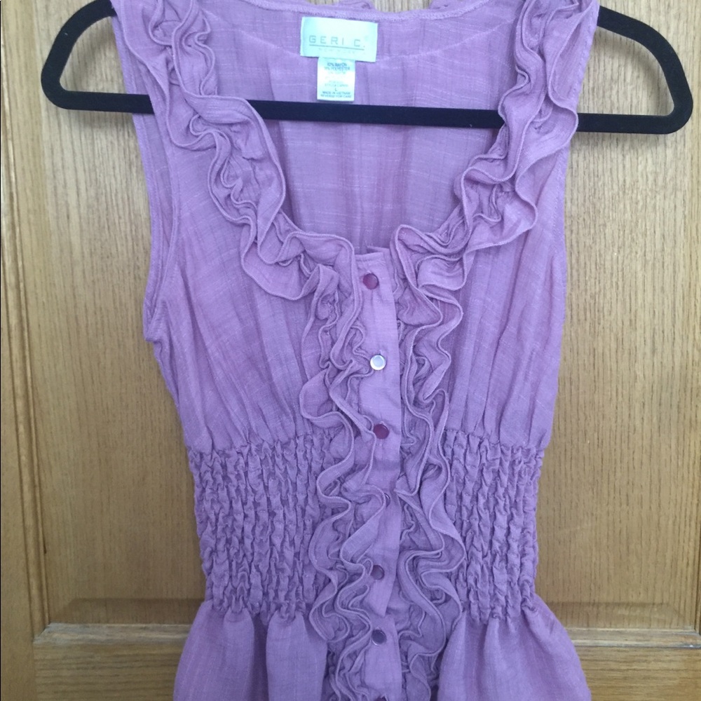 Geri c. burgundy Top
